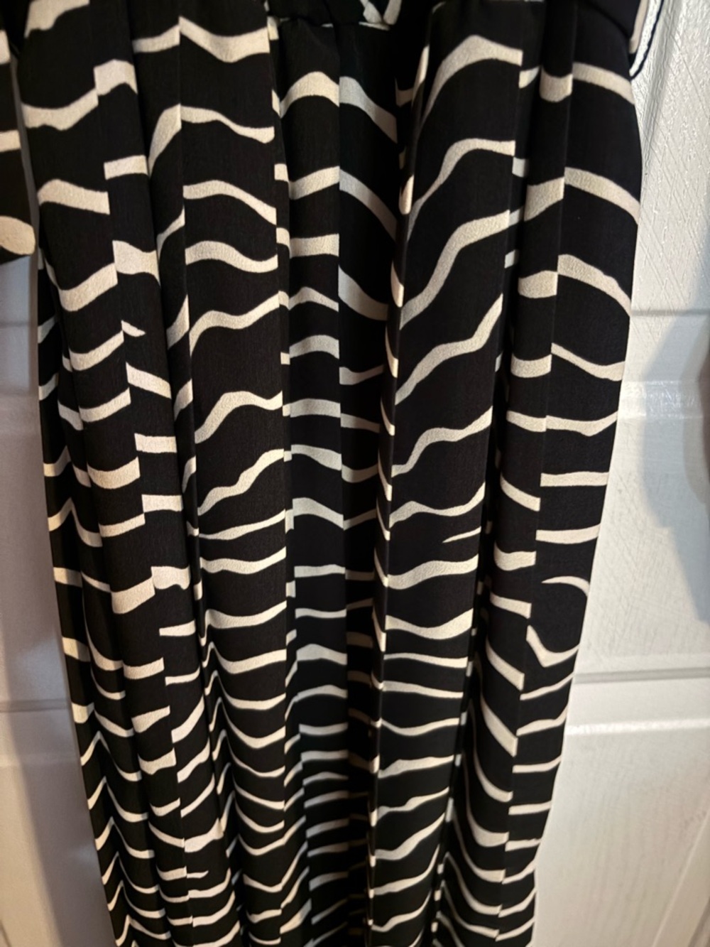 WHO WHAT WEAR Black & White Zebra Print Long Sleeve Pleated w/belt Dress Med - Picture 3 of 7